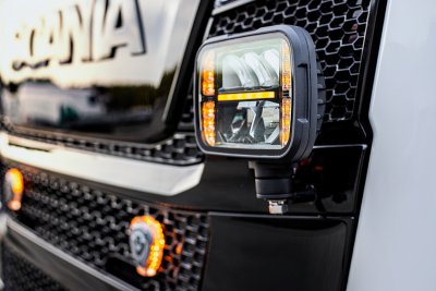 Alaska plogljus huvudstrålkastare monterad